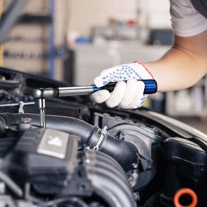 person using BULLTOOLS 1:4-inch Drive Click Torque Wrench