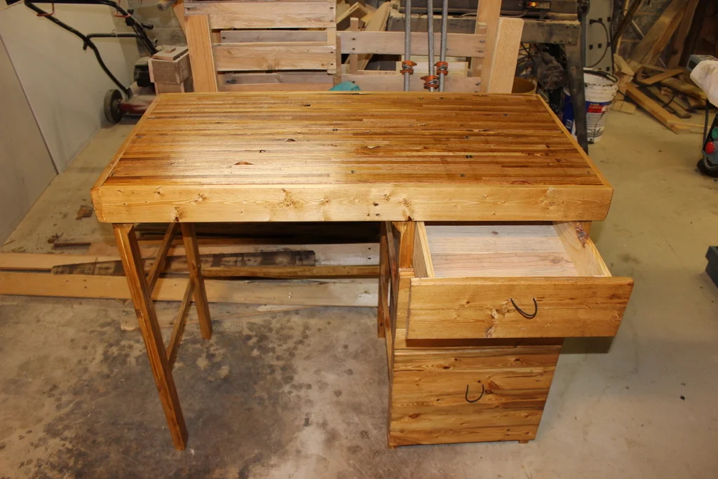 Pallet desk with drawers